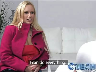 Csaj, szemüveggel, igyen pornok mélyen dildózva