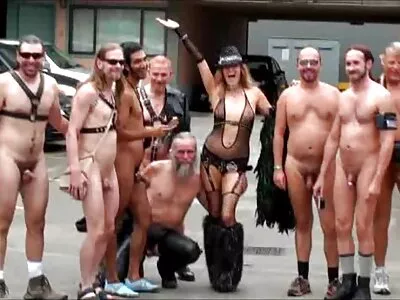 Fiatal barátnő és szenvedélyes házi amatőr pornó szopás