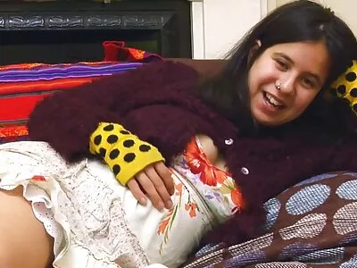 Forró igyen pornok barna vesz néhány komoly fúrás otthon