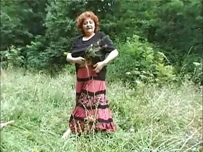 Szóval a csinos barna ingyenpono feleség szopja a kakasát, és hosszú kurva utat tesz az orgamsig