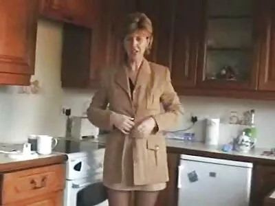 Anális szex szőkével és hazi porno vibrátorral