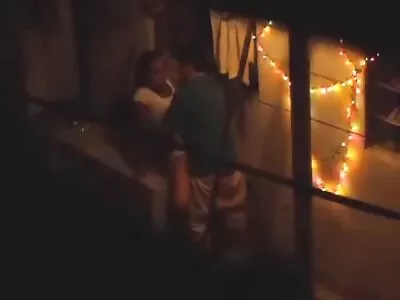 Két kéjes fiatal srácok ezt az érett hölgy, hogy egy forró hármas ingyenes pornok videó