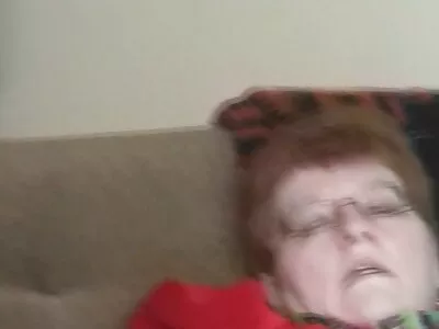 A kisbabám szopást ad nekem, hazi porno majd a szájába cum