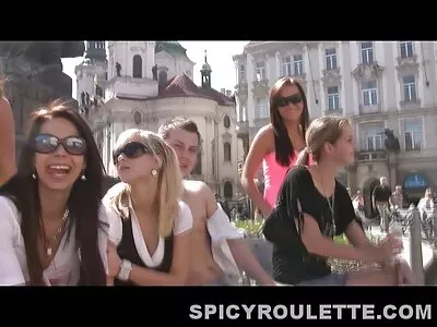 Extra forró tini drágaság mutatja porno magyarul ingyen magát