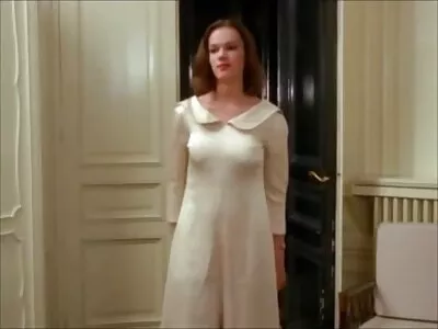 Csintalan barna harisnyában magyarul beszelo porno film zabál egy kakas