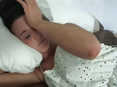 Furcsa pár baszik az házi amatőr pornó ágyon