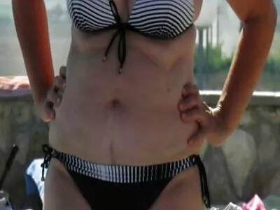 Vörös hajú és karcsú tini lovas leszbi videa kakas