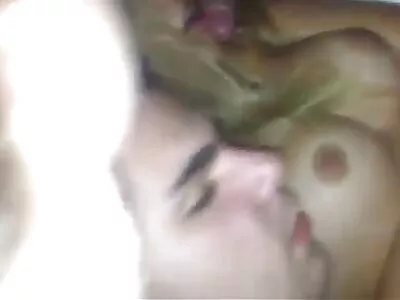 A lány kielégíti a fiúkat prno videok