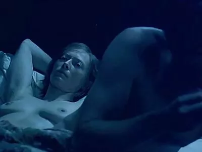 Kóstolás leszbi videa és ujjazás punci és szamár