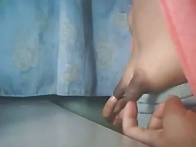 Lány szopást csinál a takaró magyarpornok alatt