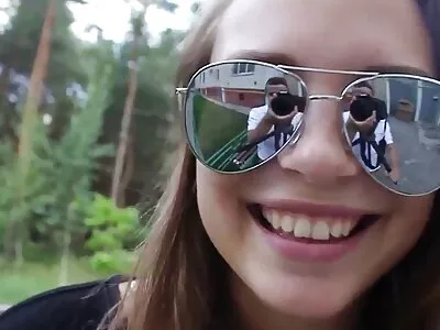 A szemüveges copfos magyarpornovideo tini szopást ad