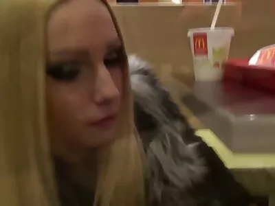 Szex a tévé hazi porno videok előtt